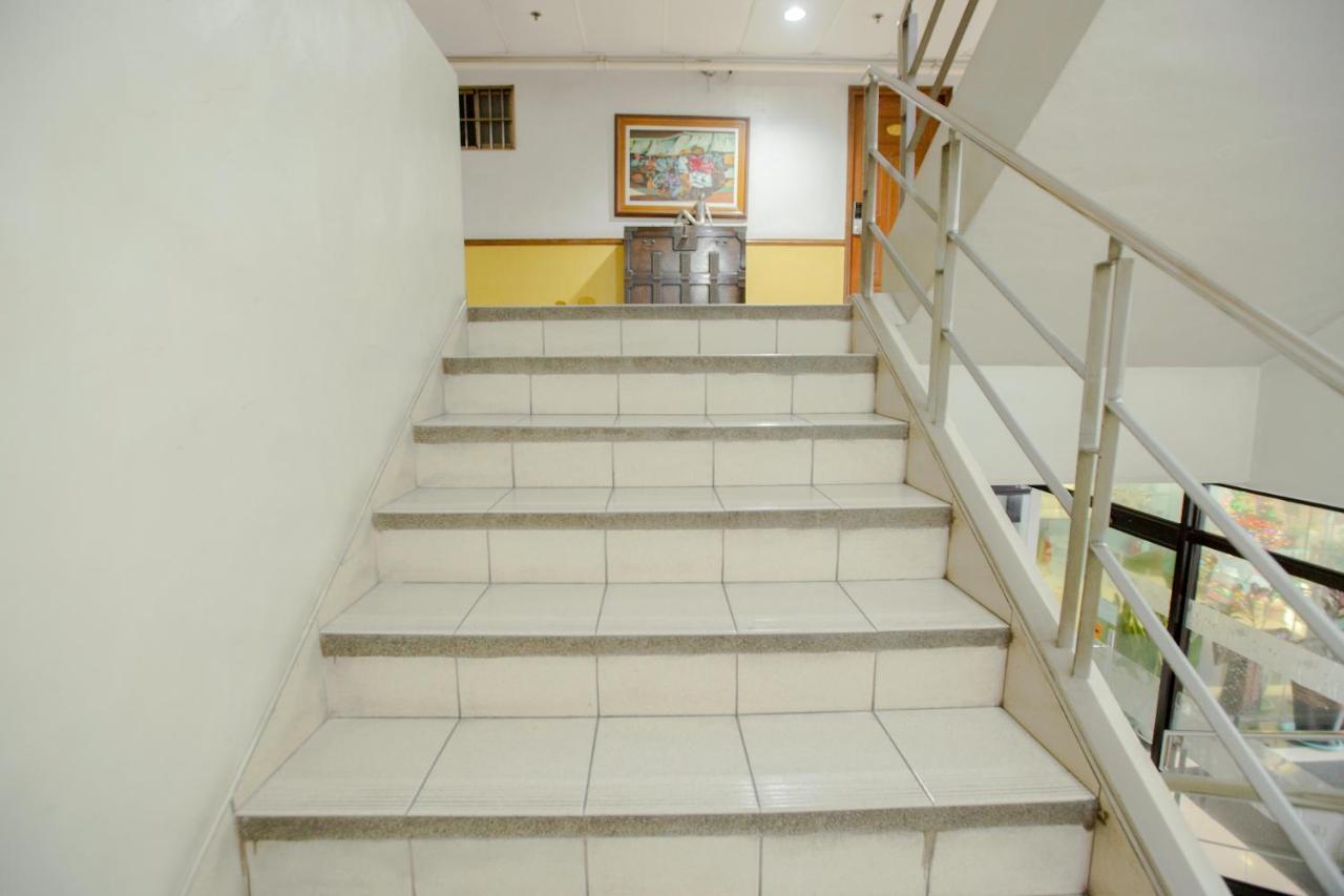Newgrange Condotel Quezon City Ngoại thất bức ảnh